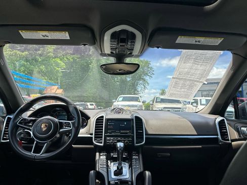 Used 2016 Porsche Cayenne AWD/4WD image 19