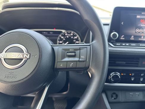 Used 2024 Nissan Rogue S image 17