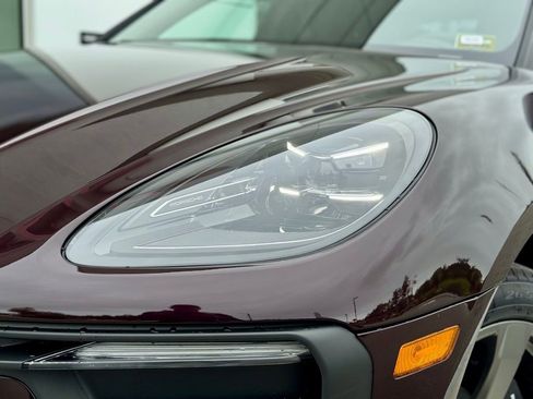 New 2025 Porsche Macan image 8