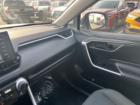 Used 2021 Toyota RAV4 LE image 27