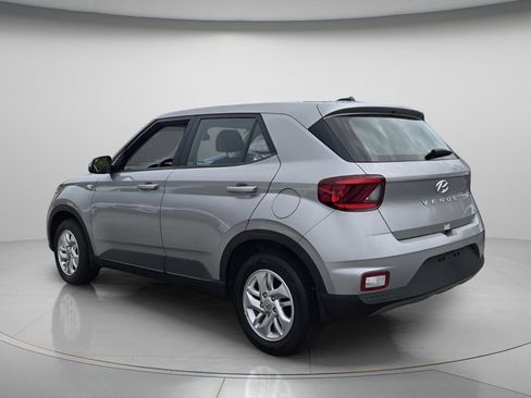 Certified 2025 Hyundai Venue SE image 7