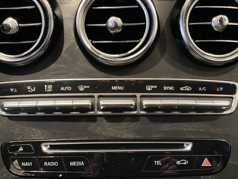 Used 2018 Mercedes-Benz GLC 300 4MATIC image 21