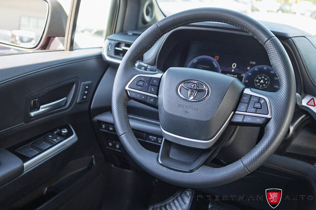 Used 2025 Toyota Sienna Platinum AWD/4WD image 45