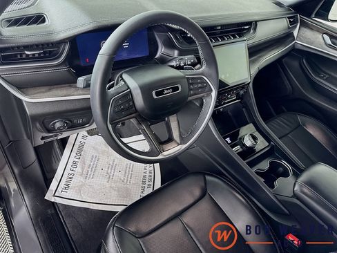 Used 2024 Jeep Grand Cherokee Limited w/ Luxury Tech Group II image 9