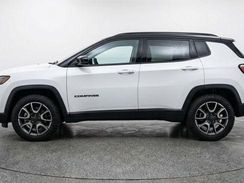 Used 2025 Jeep Compass Trailhawk AWD/4WD image 5