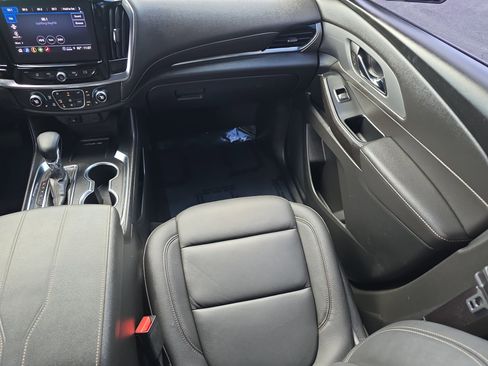 Used 2023 Chevrolet Traverse LT FWD image 19