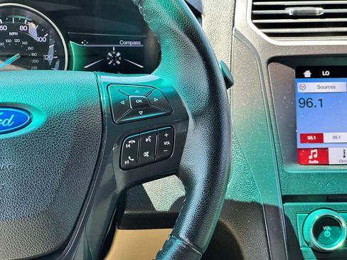 Used 2017 Ford Explorer XLT w/ Equipment Group 201A image 21