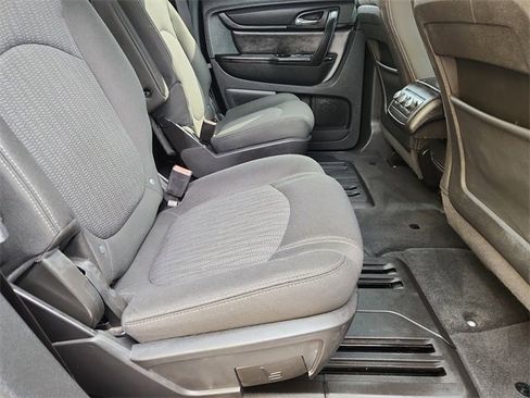 Used 2017 Chevrolet Traverse LT image 24
