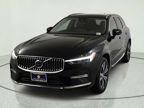 Certified 2023 Volvo XC60 T8 Plus AWD/4WD image 2