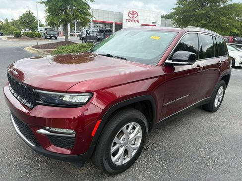 Used 2022 Jeep Grand Cherokee Limited AWD/4WD image 2