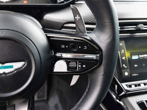 Used 2025 Aston Martin V8 Vantage Coupe image 31