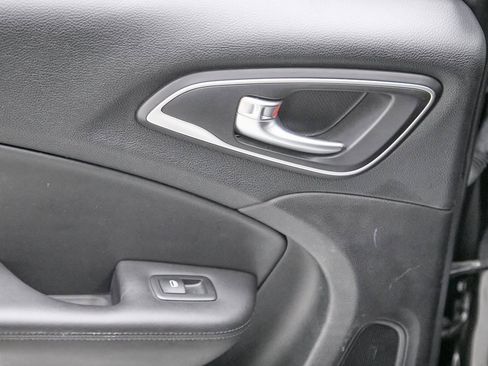 Used 2015 Chrysler 200 C w/ Navigation & Sound Group I image 24