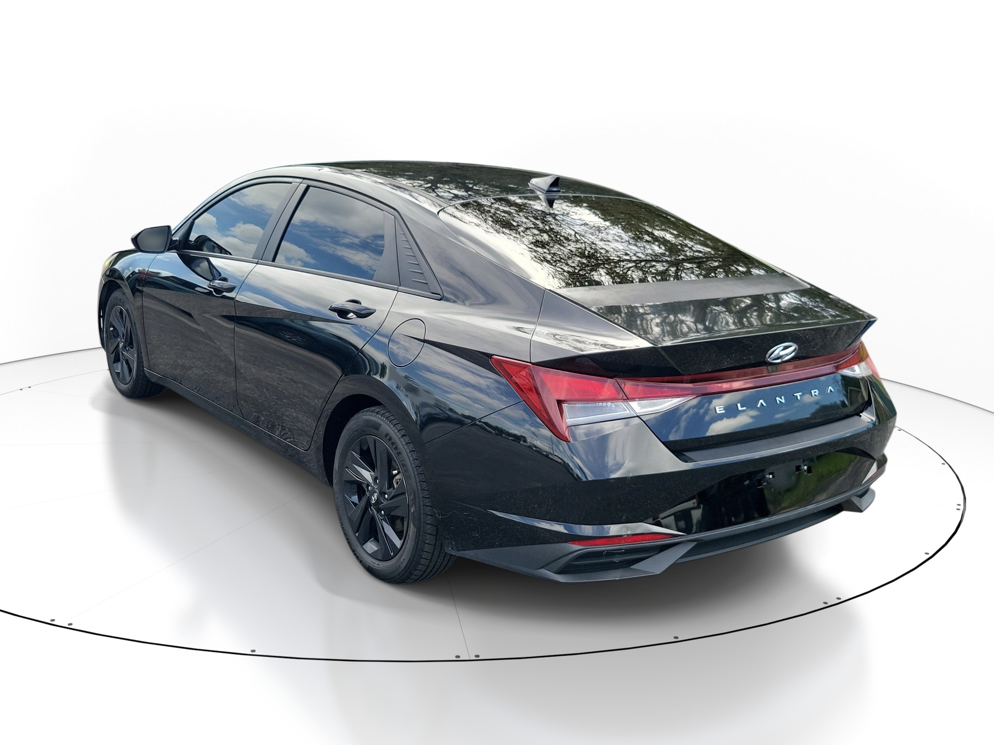 Used 2023 Hyundai Elantra SEL FWD image 4