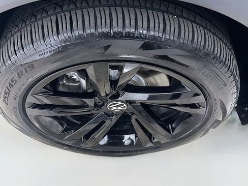 Used 2024 Volkswagen Tiguan SE R-Line image 32