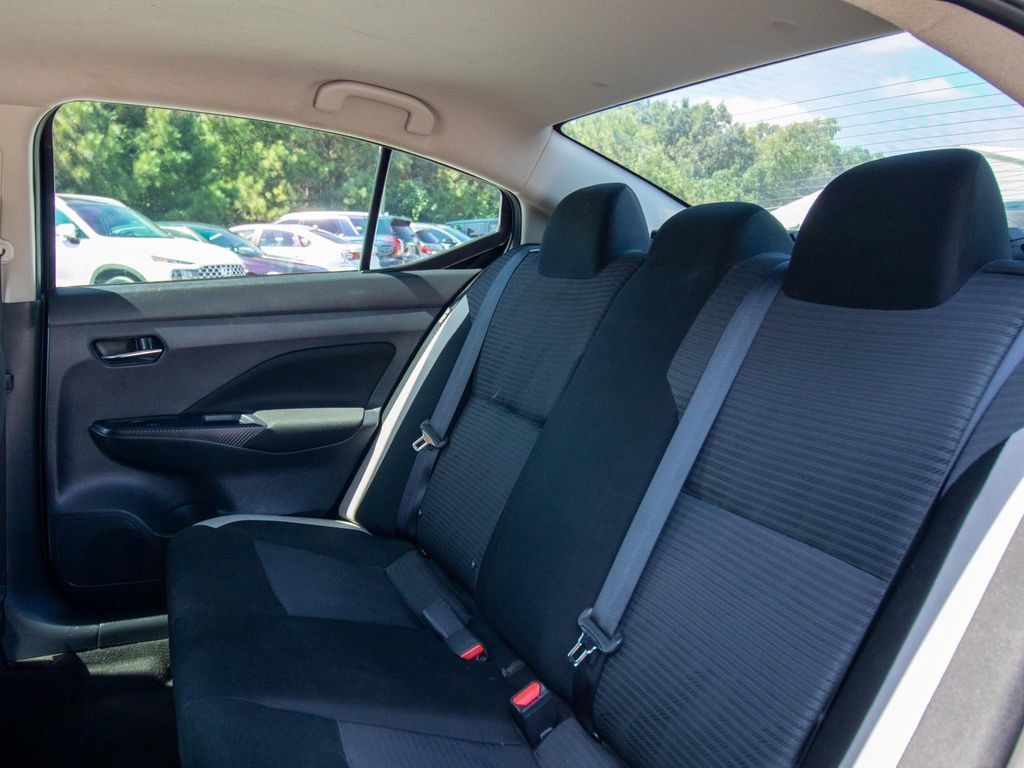 Used 2022 Nissan Versa SV FWD image 10
