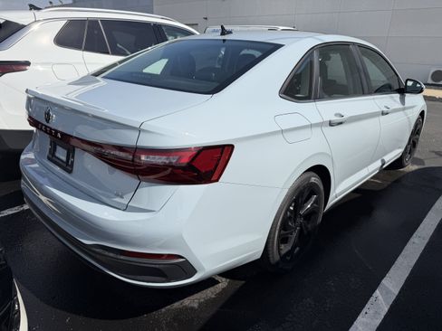 New 2026 Volkswagen Jetta SE FWD image 8
