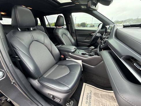 Used 2023 Toyota Highlander XSE FWD image 27
