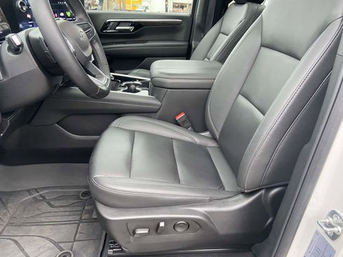 Certified 2025 Chevrolet Suburban Z71 w/ Comfort Package image 6