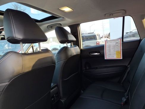 Used 2022 Toyota Corolla Cross XLE w/ Convenience Package image 18