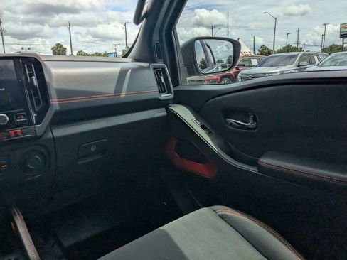 Used 2025 Nissan Frontier Pro-X w/ Pro Convenience Package RWD image 16