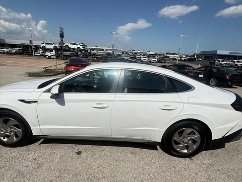 Used 2025 Hyundai Sonata SE FWD image 4