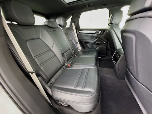 Certified 2023 Porsche Cayenne Platinum Edition AWD/4WD image 29