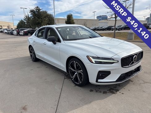 Certified 2023 Volvo S60 B5 Plus image 3