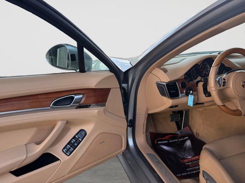 Used 2012 Porsche Panamera 4 image 11