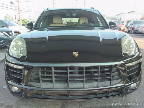 Used 2018 Porsche Macan AWD/4WD image 2