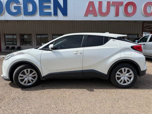 Used 2021 Toyota C-HR LE FWD image 3