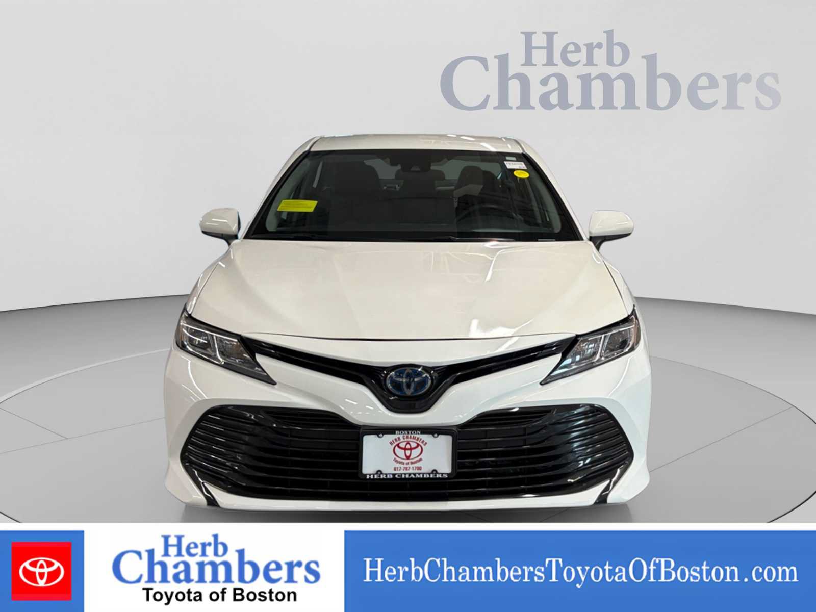 Used 2019 Toyota Camry LE FWD image 2