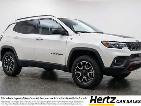 Used 2025 Jeep Compass Trailhawk image 1