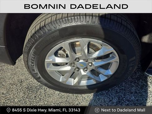 Used 2021 Chevrolet Traverse LT image 8