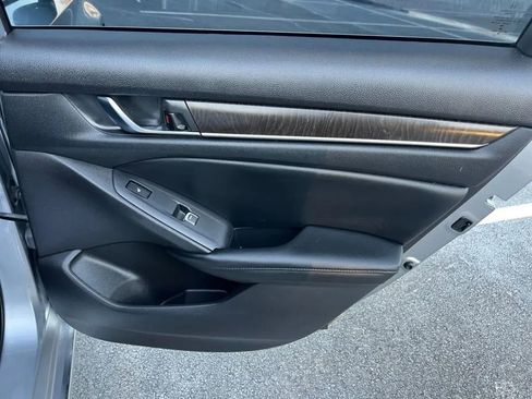 Used 2018 Honda Accord Touring image 21