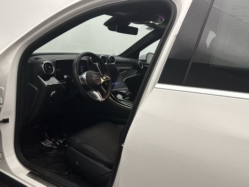 Used 2024 Mercedes-Benz GLC 300 4MATIC image 10