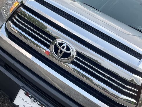 Used 2017 Toyota Tundra SR5 w/ TRD Off Road Package AWD/4WD image 32
