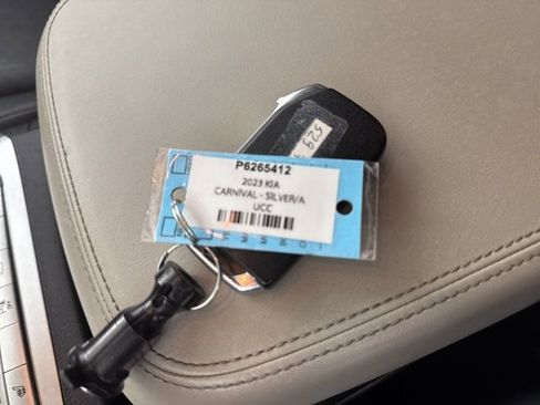 Used 2023 Kia Carnival LX image 33