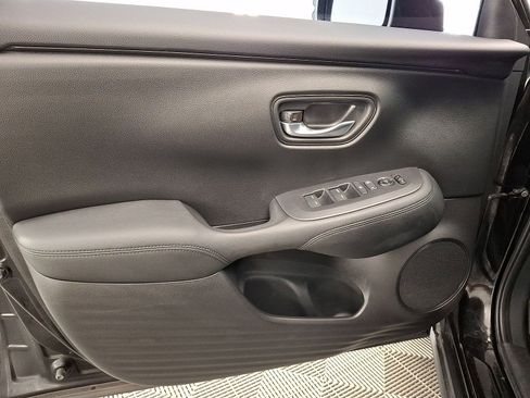 Used 2023 Honda HR-V LX image 2