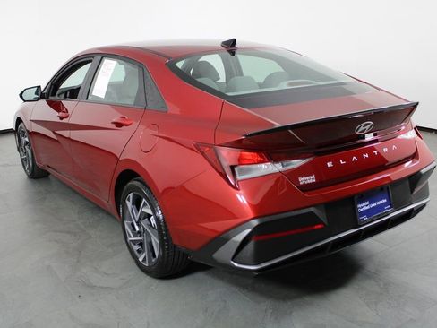 Certified 2025 Hyundai Elantra Sport image 4