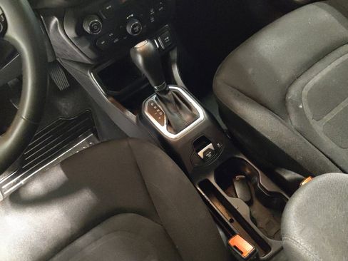 Used 2020 Jeep Renegade Latitude FWD image 26