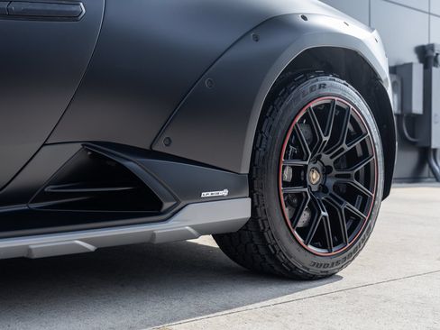 Used 2023 Lamborghini Huracan Sterrato AWD/4WD image 17