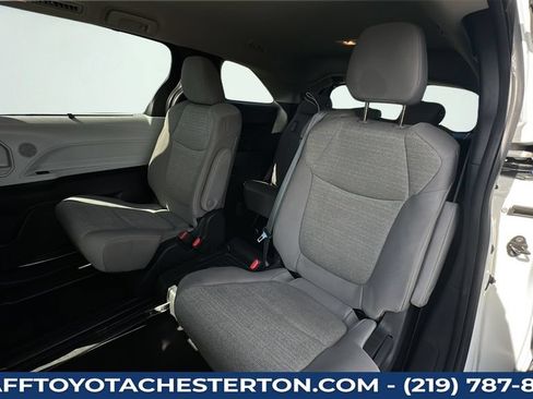 Used 2025 Toyota Sienna LE FWD image 25