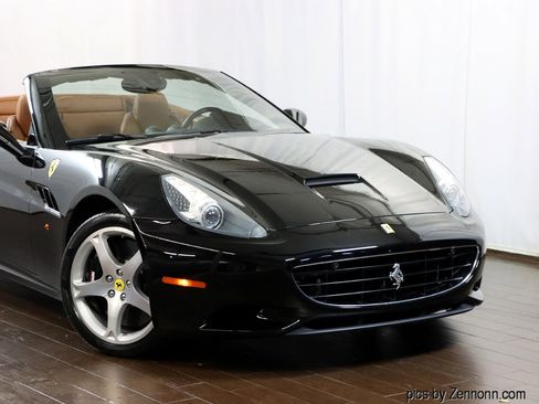 Used 2010 Ferrari California image 2