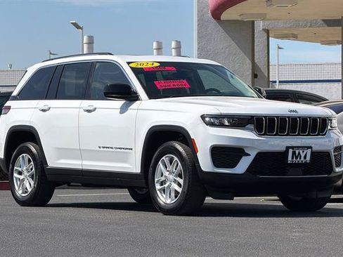 Used 2024 Jeep Grand Cherokee Laredo X RWD image 2