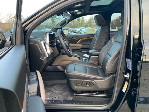 Certified 2024 GMC Canyon Denali w/ LPO, Denali Black Edition image 29