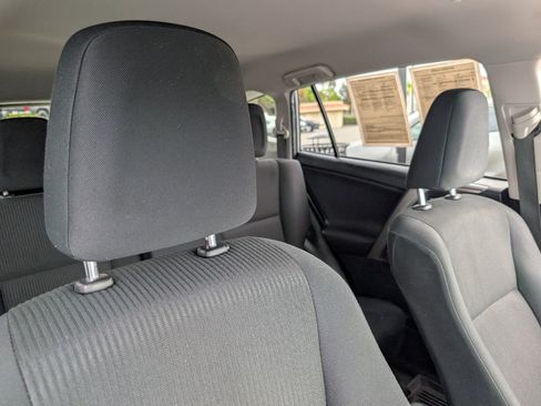 Used 2018 Toyota RAV4 LE image 3