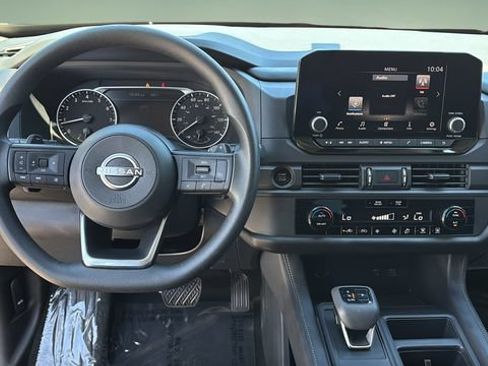Used 2025 Nissan Pathfinder S FWD image 10
