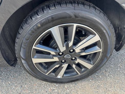 Used 2025 Nissan Versa SV FWD image 28