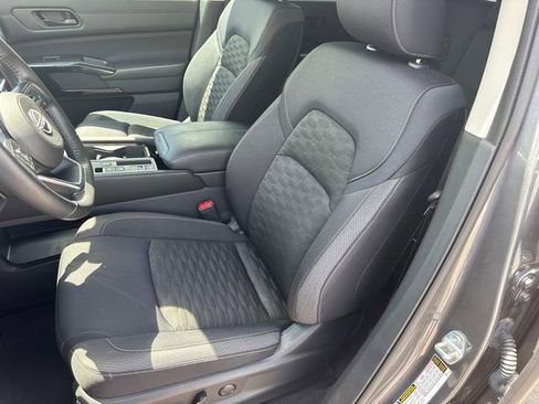Certified 2025 Nissan Pathfinder SV FWD image 30