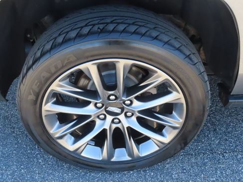 Used 2020 Cadillac Escalade Premium Luxury w/ Escalade Sport Edition AWD/4WD image 15